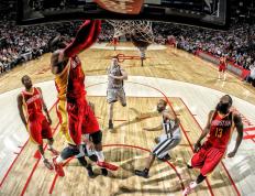 又见绝平！休斯顿火箭与洛杉矶湖人鏖战至终场，哈兰德读秒救主(休斯顿火箭队最新名单)